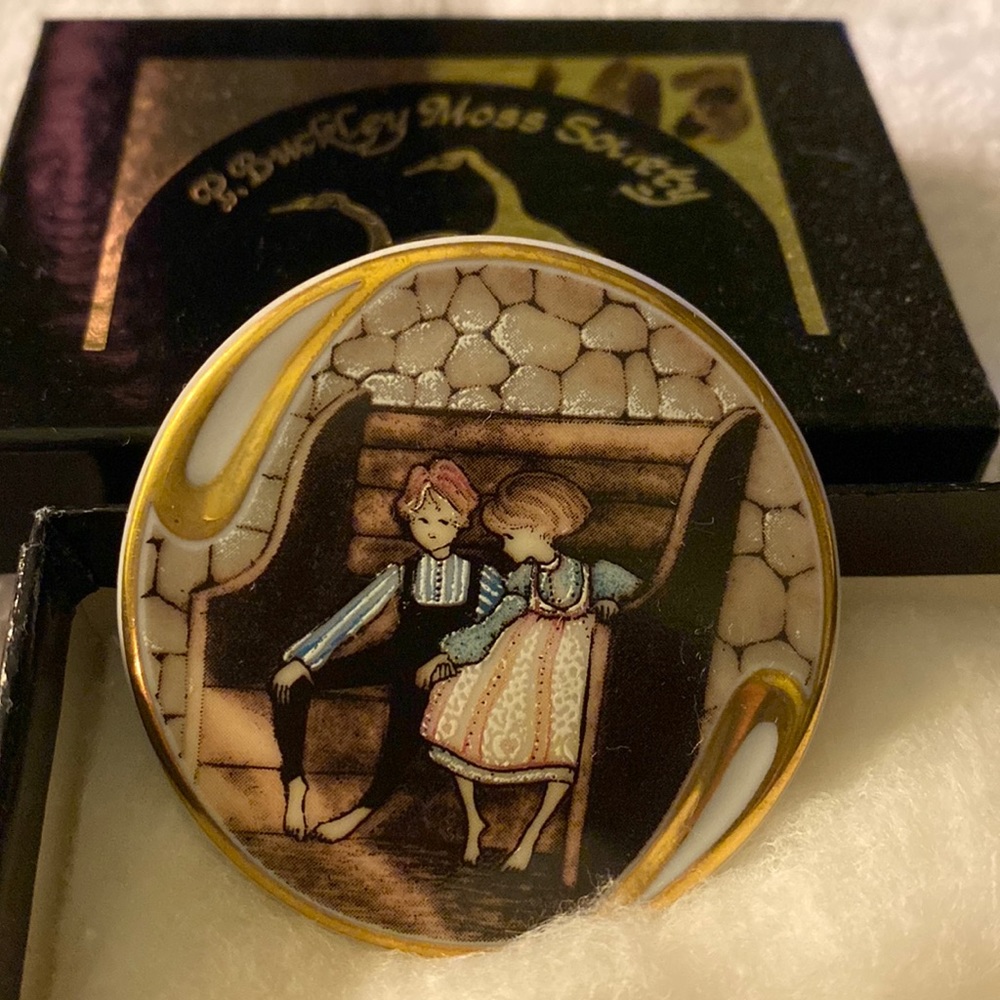 P. Buckley Moss Society 1993 Membership Brooch. Friendship. Numbered.